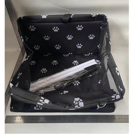 Suport pentru Animalele de Companie,  pentru Masina, cu Prindere de Scaun si Centura de Siguranta, Negru cu Imprimeu, 40x32x42cm