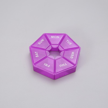 Cutie separator medicamente cu zilele saptamanii,  Plastic, 7 compartimente, Mov