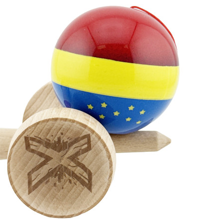 Kendama X Originala, Profesionala, Cyrax, Tricolor Edition cu Stele, Super Sticky cu Cupe Mari KING SIZE V3, Rulment Metalic si Gaura in Baza, din Lemn 18 cm, Ata 62/65 cm, Multicolor