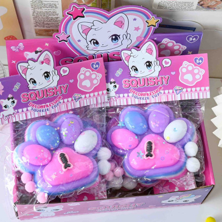 Jucarie Antistres Squishy, Cyrax, cu Revenire Lenta, Model Labuta de Pisica, cu Pestisor, 220g, 12.5 x 10.5 cm Squeeze Pinch Family, Ambalaj Transparent, Roz-Multicolor