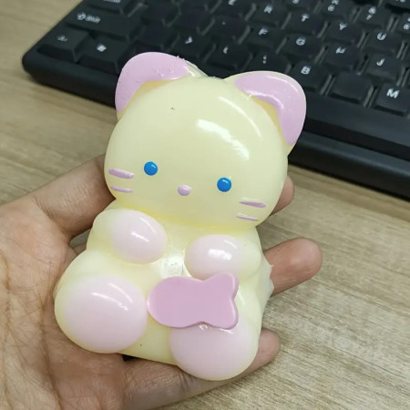 Jucarie Antistres Squishy, Cyrax, cu Revenire Lenta, Model Pisicuta, Squeeze Pinch Family, 9 x 5.5 cm, Galben