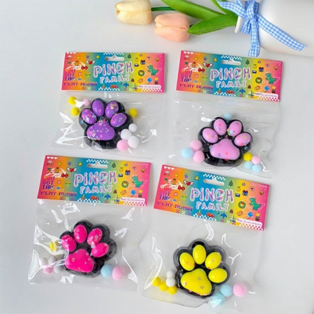 Jucarie Antistres Squishy, Cyrax, cu Revenire Lenta, Squeeze Pinch Family, Model Labuta de Pisica, 6.8x6.2 cm, 55g, Ambalaj Transparent, Galben