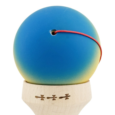 Kendama X Originala, Profesionala, Cyrax, Cupe Mari KING SIZE V3, Rubber Grip, Gaura in Baza, Rulment Metalic, din lemn 18 cm, Ata 62/65 cm, Gradient Albastru/Galben/Rosu