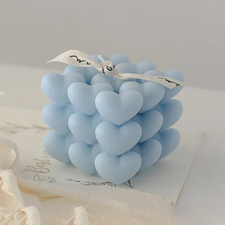 Lumanare Parfumata Decorativa,  Model Abstract Cub din Inimioare, Lumanare pentru Diferite Ocazii, 6 x 5.5 cm, Aroma de Clopotel de Vant, Albastru