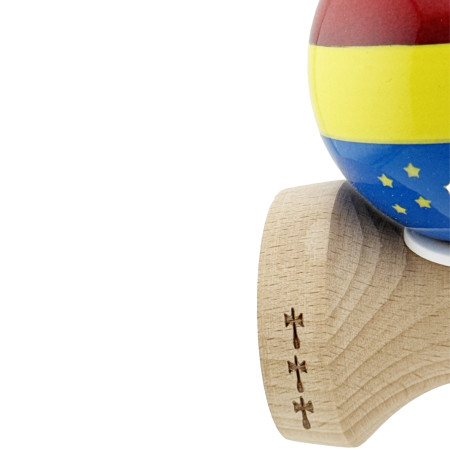 Kendama X Originala, Profesionala, Cyrax, Tricolor Edition cu Stele, Super Sticky cu Cupe Mari KING SIZE V3, Rulment Metalic si Gaura in Baza, din Lemn 18 cm, Ata 62/65 cm, Multicolor