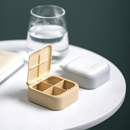 Cutie Depozitare Medicamente Mini,  4 Compartimente, Inchidere Etans, Portabila, Patrat, Galben, PP, 7.5x7.5x3 cm