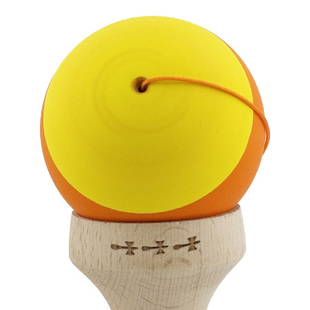 Kendama X Originala, Profesionala, Cyrax, Rubber Grip, Cupe Mari KING SIZE V3, Gaura in Baza, Rulment Metalic, din lemn 18 cm, Ata 62/65 cm, Bicolor Galben/Portocaliu