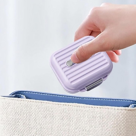 Cutie Medicamente,  Mov, 7 Compartimente, Portabila si Compacta, 7.8x7.2x3.5 cm, Ideala pentru Uzul Cotidian