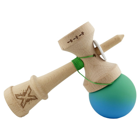 Kendama X Originala, Profesionala, Cyrax, Cupe Mari KING SIZE V3, Rubber Grip, Gaura in Baza, Rulment Metalic, din lemn 18 cm, Ata 62/65 cm, Gradient Verde/Albastru