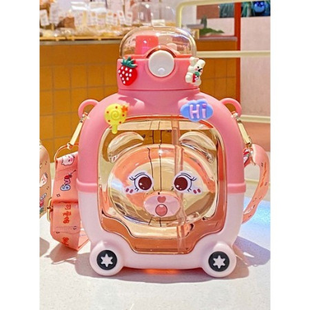 Sticla cu pai pentru copii, Cyrax, model ursulet, gradata, stickere aplicate, curea reglabila, din plastic rezistent la cadere, 1l, Roz, 20 x 13 cm