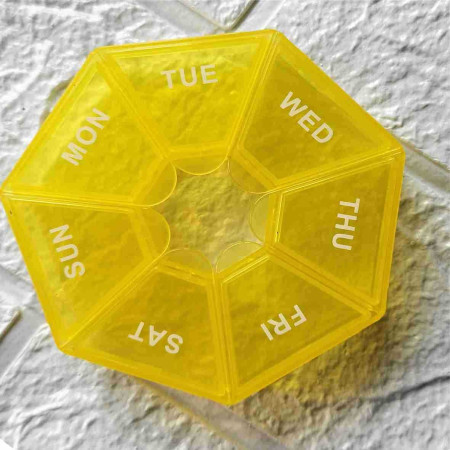 Cutie separator medicamente cu zilele saptamanii,  Plastic, 7 compartimente, Galben