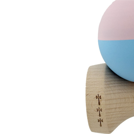 Kendama X Originala, Profesionala, Cyrax, Rubber Grip, Cupe Mari KING SIZE V3, Gaura in Baza, Rulment Metalic, din lemn 18 cm, Ata 62/65 cm, Bicolor Roz/Bleu