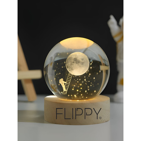 Lampa LED Decorativa,  cu Bila de Cristal cu Diametru 6cm, Model Astronaut pe Scara catre Luna 3D, Alimentare USB, Suport din Lemn, Lumina Alb Cald