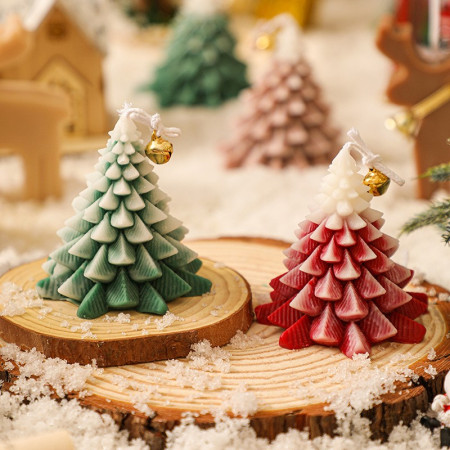 Lumanare Parfumata de Craciun,  Model Brad de Craciun, din Ceara de Soia, Cadou Creativ Handmade de Craciun, 8 x 7 x 7 cm, Rosu