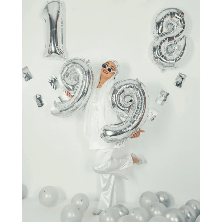 Balon din Folie Metalizata, Cyrax, Figurina Cifra, Tema Aniversare 80 cm, Ambalaj Individual, Pai inclus, Umflare cu Aer sau Heliu, Argintiu, Cifra 1