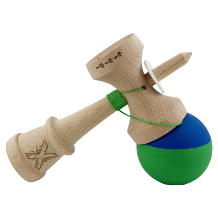 Kendama X Originala, Profesionala, Cyrax, Rubber Grip, Cupe Mari KING SIZE V3, Gaura in Baza, Rulment Metalic, din lemn 18 cm, Ata 62/65 cm, Bicolor Albastru/Verde