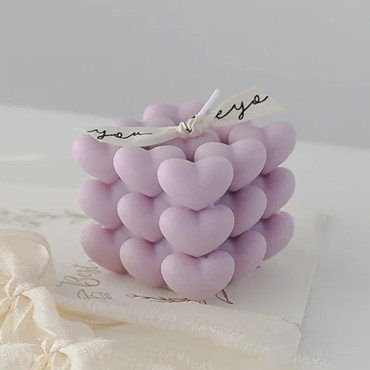 Lumanare Parfumata Decorativa,  Model Abstract Cub din Inimioare, Lumanare pentru Diferite Ocazii, 6 x 5.5 cm, Aroma de Lavanda, Mov