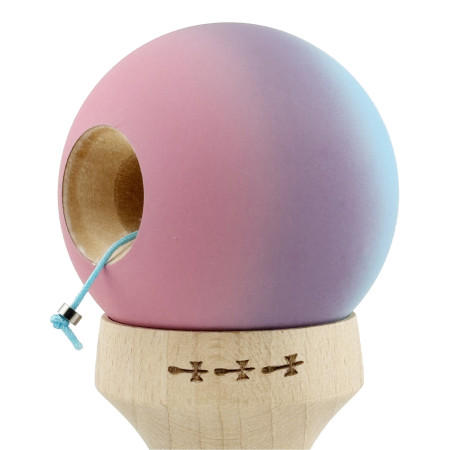 Kendama X Originala, Profesionala, Cyrax, Cupe Mari KING SIZE V3, Rubber Grip, Gaura in Baza, Rulment Metalic, din lemn 18 cm, Ata 62/65 cm, Gradient Albastru deschis/Mov/Roz