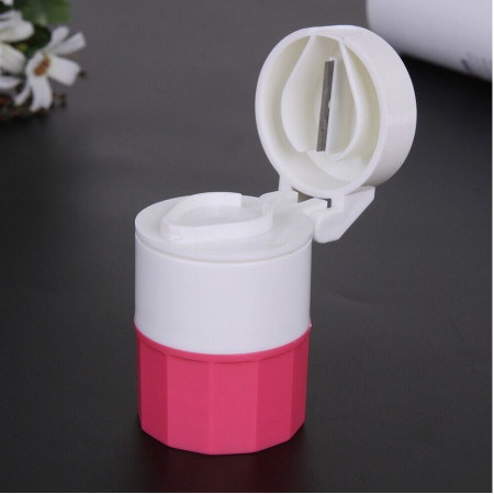 Cutie Pastile Multifunctionala,  4 in 1, Pahar Apa, Taiere, Sfaramare, Depozitare, Compact, ABS cu Lama din Inox, Alb/Roz, 8.7x6.2x4.1 cm