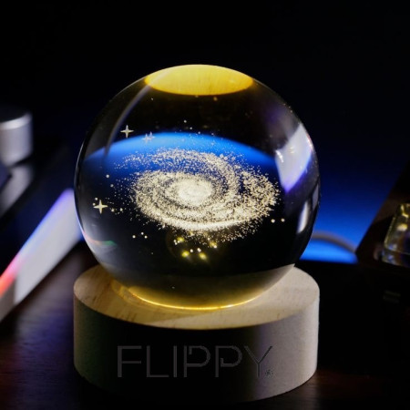 Lampa LED Decorativa,  cu Bila de Cristal cu Diametru 6cm, Model Galaxie 3D, Alimentare USB, Suport din Lemn, Lumina Alb Cald