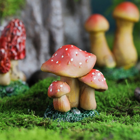 Decoratiune Ornament pentru Ghiveci,  Decoratiune pentru Gradina, Model 1 Ciuperci Rosii cu Buline Albe, 3.1 x 4 cm, Rosu