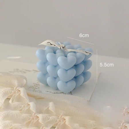 Lumanare Parfumata Decorativa,  Model Abstract Cub din Inimioare, Lumanare pentru Diferite Ocazii, 6 x 5.5 cm, Aroma de Clopotel de Vant, Albastru