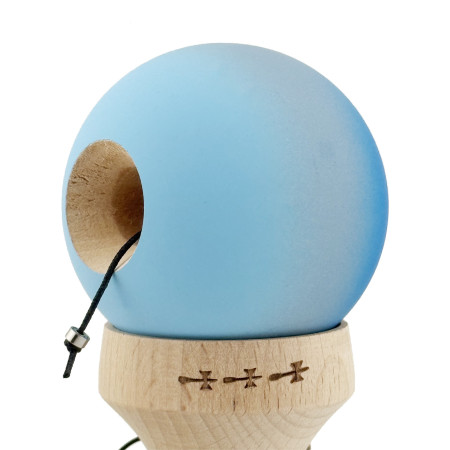Kendama X Originala, Profesionala, Cyrax, Cupe Mari KING SIZE V3, Rubber Grip, Gaura in Baza, Rulment Metalic, din lemn 18 cm, Ata 62/65 cm, Gradient Albastru/Gri/Albastru deschis