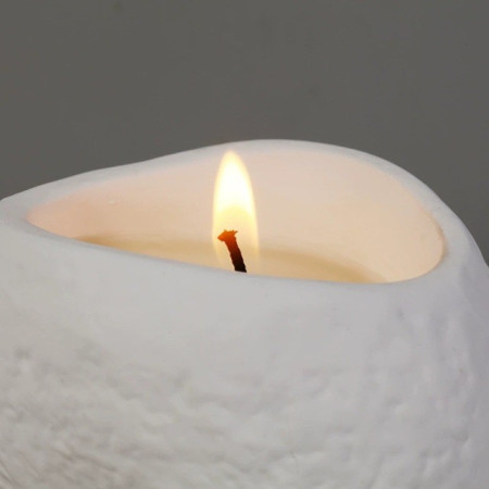 Lumanare Parfumata,  Model Abstract, Aroma Frezie/Para, din Ceara de Soia, 8 x 5.5 x 6 cm, Alb