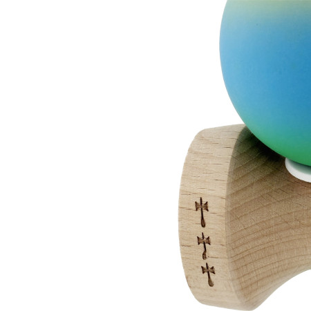 Kendama X Originala, Profesionala, Cyrax, Cupe Mari KING SIZE V3, Rubber Grip, Gaura in Baza, Rulment Metalic, din lemn 18 cm, Ata 62/65 cm, Gradient Galben/Albastru/Verde